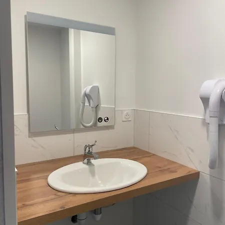 Hotel Les Jardins De Saulzet 3*