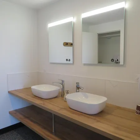 Отель Les Jardins De Saulzet